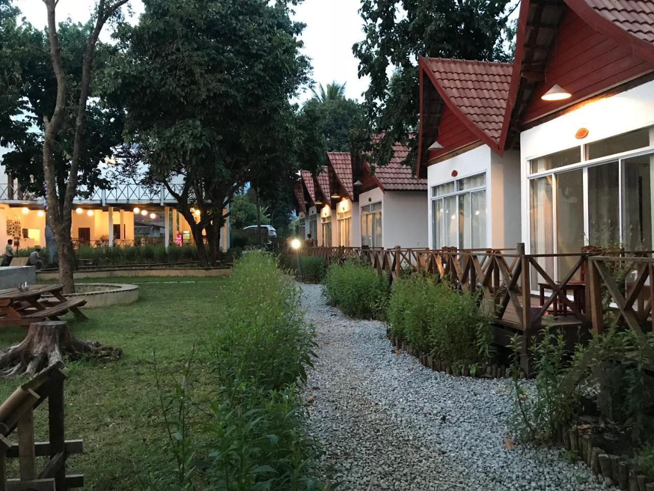 Jungle Paradise Vangvieng - Bungalows Vang Vieng Exteriör bild